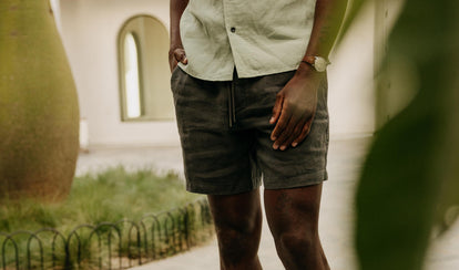 fit model showing off The Apres Short in Faded Hemp