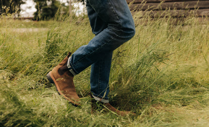 fit model wearing The Slim Jean in Mid Resin Wash