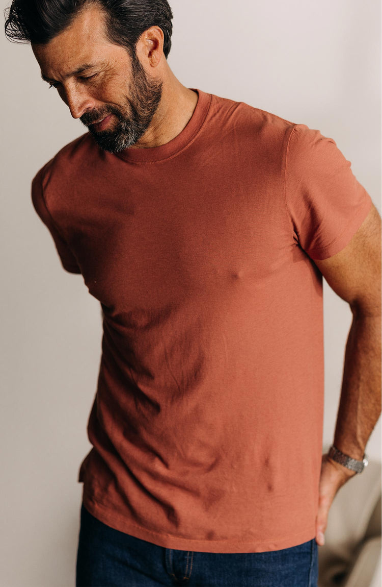 fit model posing in The Cotton Hemp Tee in Fired Clay