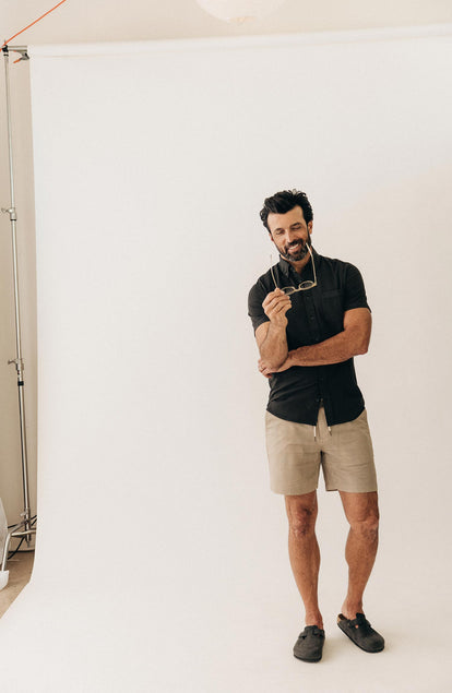 fit model posing in The Short Sleeve Jack in Faded Black Seersucker