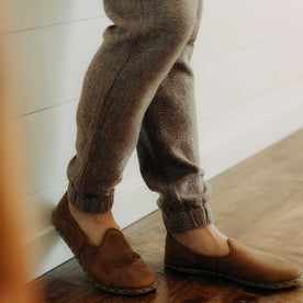 fit model leaning against the wall wearing The Apres Pant in Granite Linen Tweed, Bottoms by Taylor Stitch